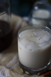 Szklanka Iced Chai Tea Latte