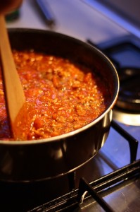 Przygotowania sosu bolognese - etap końcowy